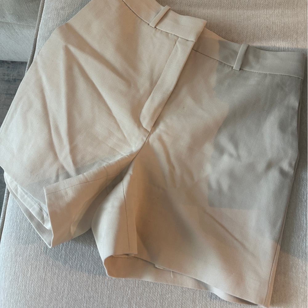 Aritzia Babaton shorts / tan / size 4